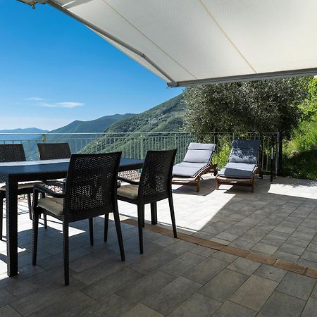 Mantegna - Garden With Lake View And Swimming Pool Parzanica Exterior foto
